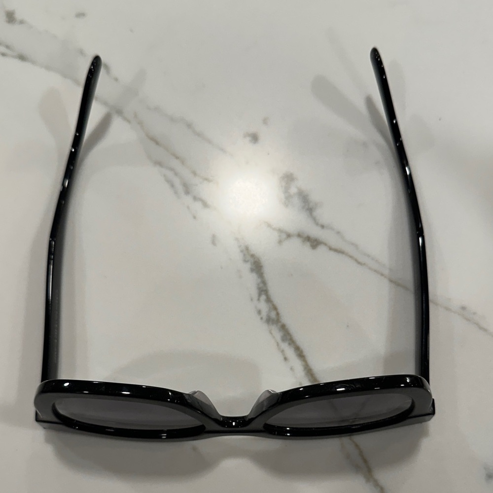 DIFF Carson Black Sunglasses - Picture 8 of 10